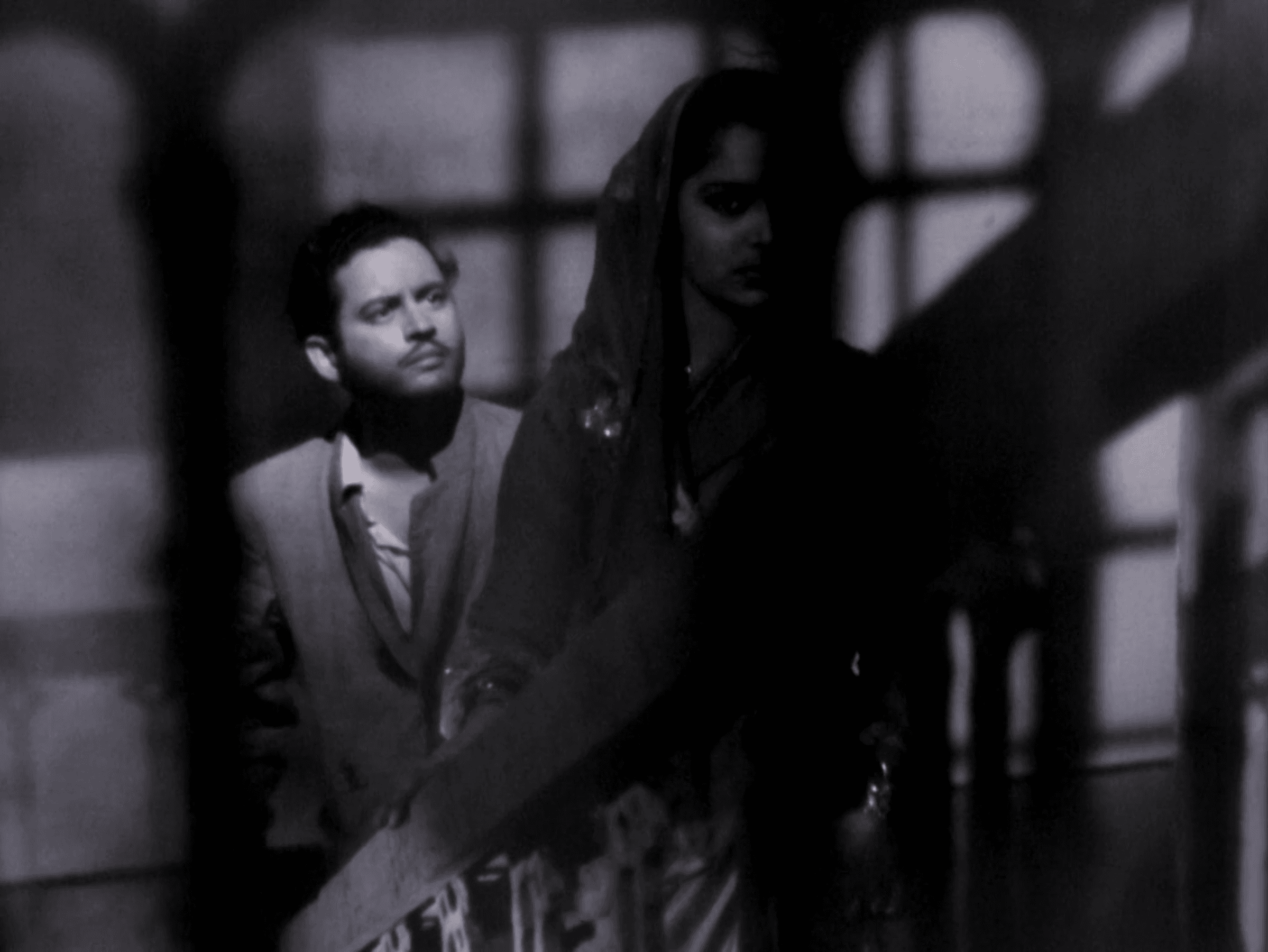 Gulabo and Vijay meets in the staircase