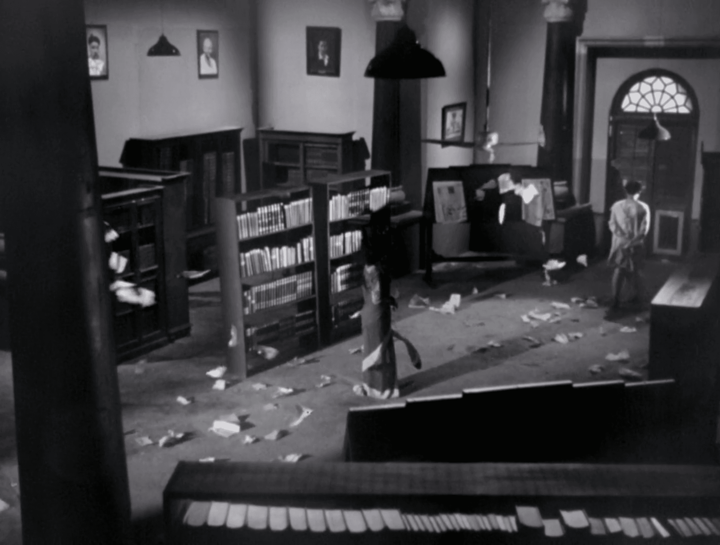 Vijay confonting with Meena